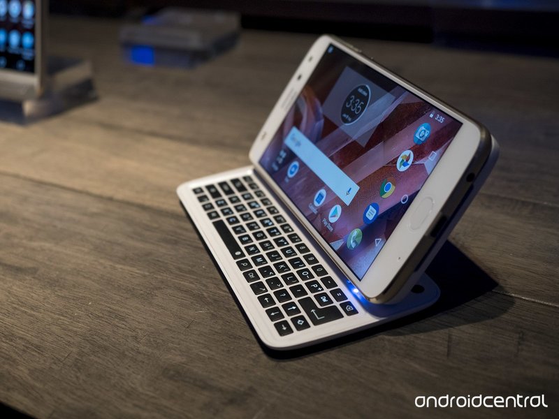 Illustration for article titled Paging Toni Cipriani: Motorola's making a keyboard Moto Mod
